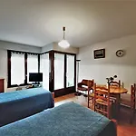 Lumineux Avec Balcon Et Garage à - Fr-1-555-1 *