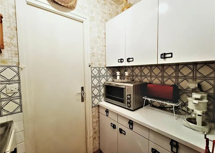 Lumineux Et Fonctionnel, Idéalement Situé à - Fr-1-555-1