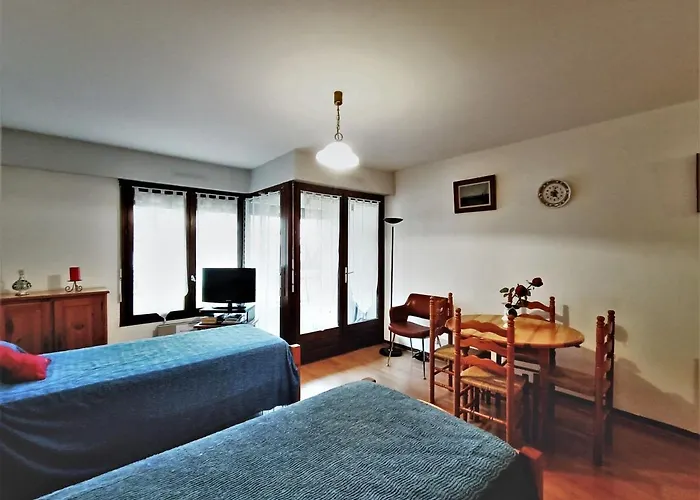 Lumineux Avec Balcon Et Garage à - Fr-1-555-1 *